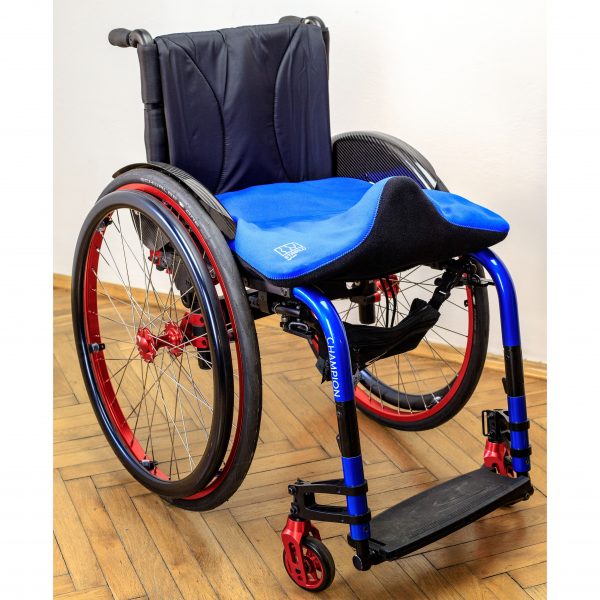 - Base Hilo : Assise pour fauteuil roulant avec plot d'abduction