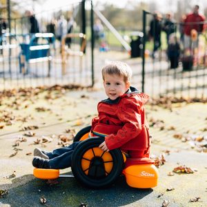 Handicap motricité le fauteuil pour enfant handicapé Scooot